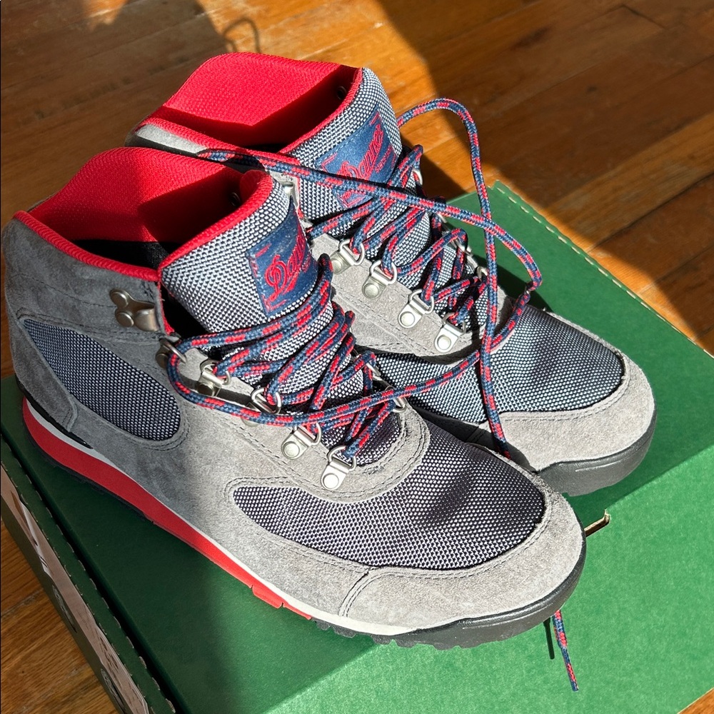 Danner Women's Jag Boot - like new, run slightly long.